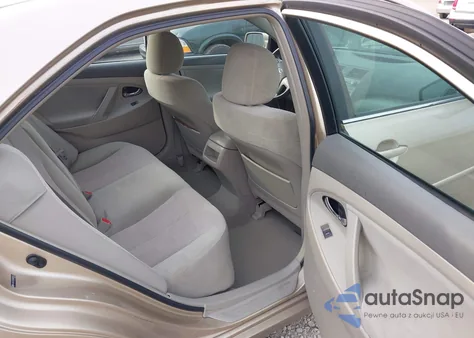 2010 Toyota Camry Le z USA, uszkodzony, nr VIN 4T4BF3EK9AR003655